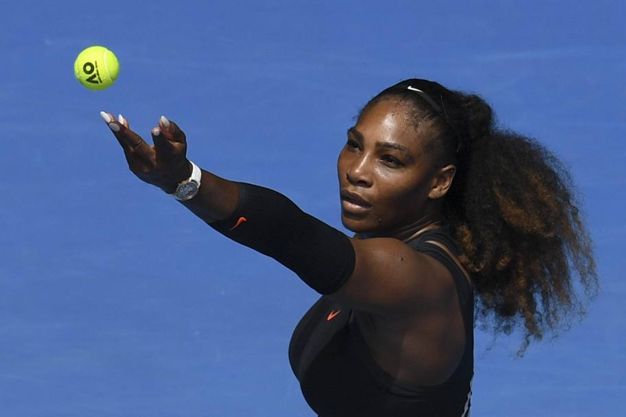 Serena Williams si qualifica ai quarti battendo Barbora Strycova 7-5, 6-4 (Epa)